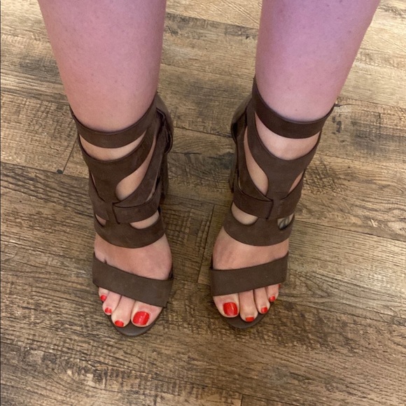 Steve Madden Cruizz Chocolate Strappy Heels Sandals 8 - Picture 4 of 12